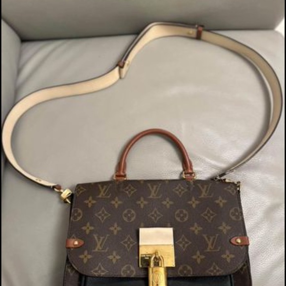 Selling Louis Vuitton purse purchased in 2020 - Picture 2 of 8